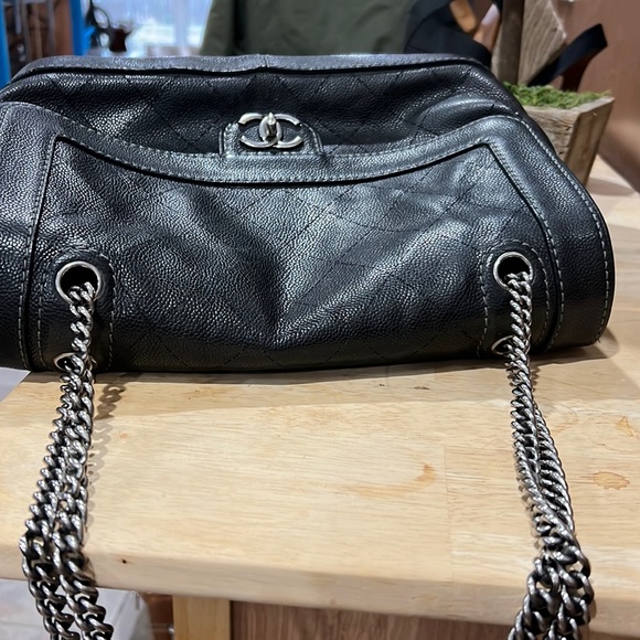 Authentic Chanel Chain Shoulder tote #01940 - Picture 6 of 16